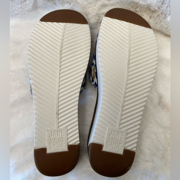 Jane and the Shoe Hannah sandals Blue & Gold print Platform Sole NWOB Sz-6.5. O - Picture 7 of 7